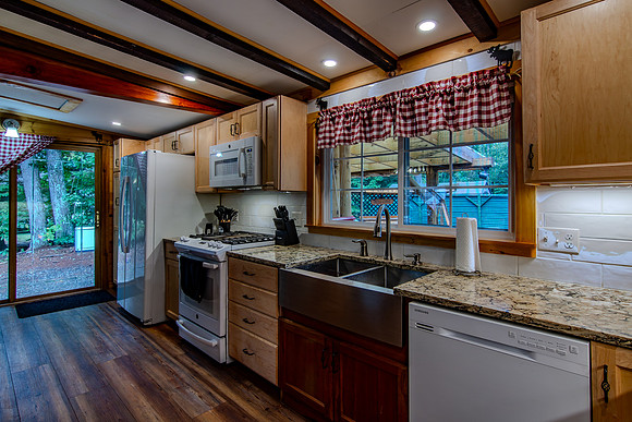 18 Mayflower Ln-8