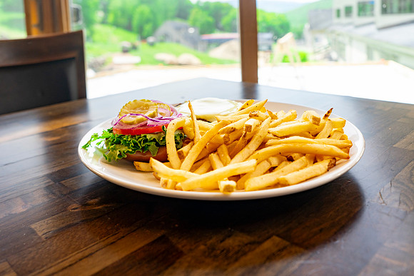 Mountain Club Burger 3