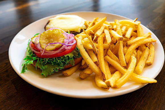 Mountain Club Burger 4