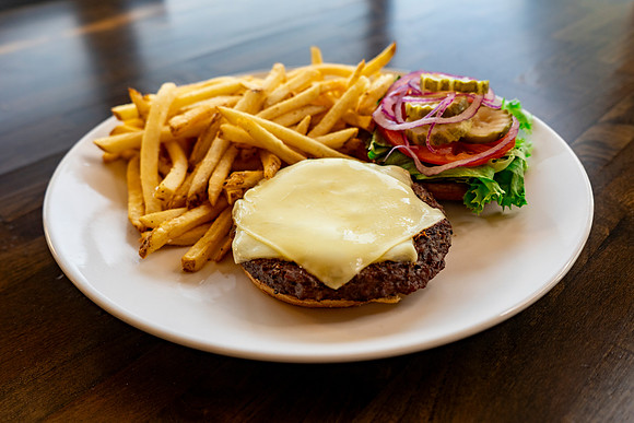 Mountain Club Burger 5