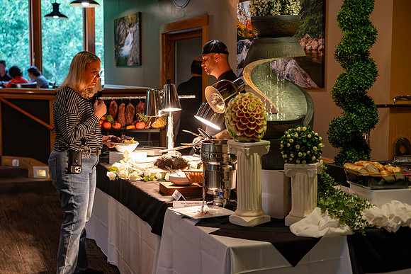 Buffet Service 3