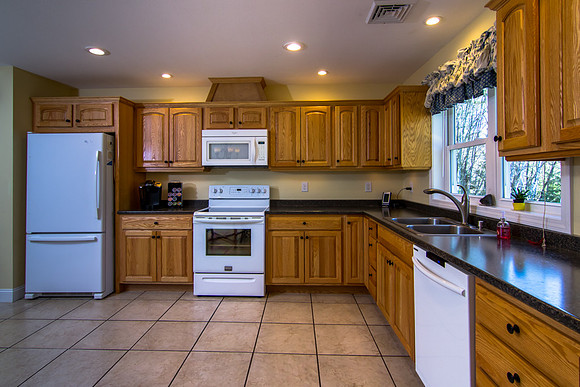 20 Grandview Rd Kitchen edit-MLS (2 of 4)