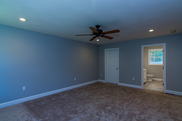 594 Kearsarge Ave (23 of 49)