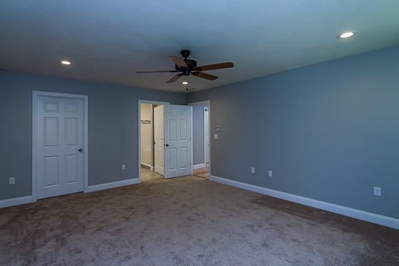 594 Kearsarge Ave (24 of 49)