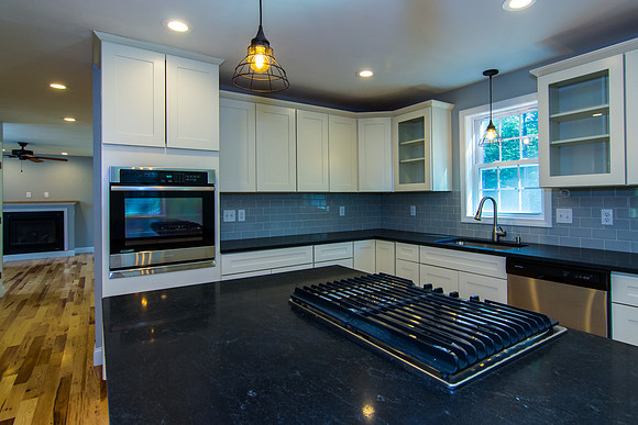 594 Kearsarge Ave (7 of 49)